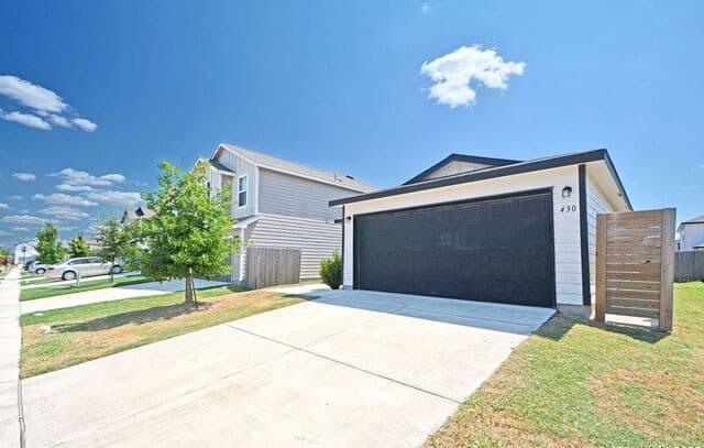 rental at 430  Russian Sage in New Braunfels, TX — photo 2