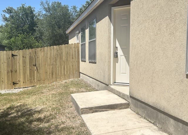 rental at 6317  Green Top Dr in San Antonio, TX — photo 2