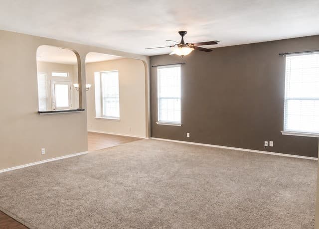 rental at 17063  Ashbury Ldg in San Antonio, TX — photo 2