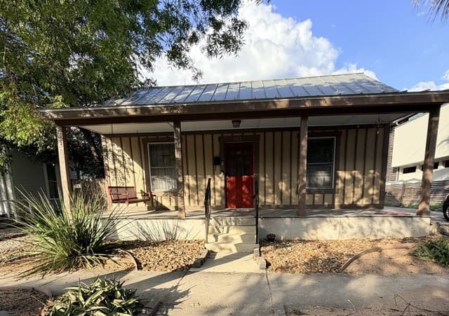 rental at 305  Barrera St in San Antonio, TX — photo 2