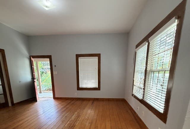 rental at 305  Barrera St in San Antonio, TX — photo 4