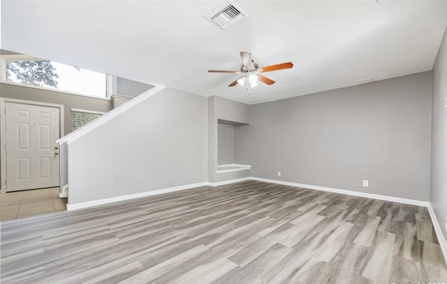 rental at 100  Lorenz Rd Unit 101 in San Antonio, TX — photo 2