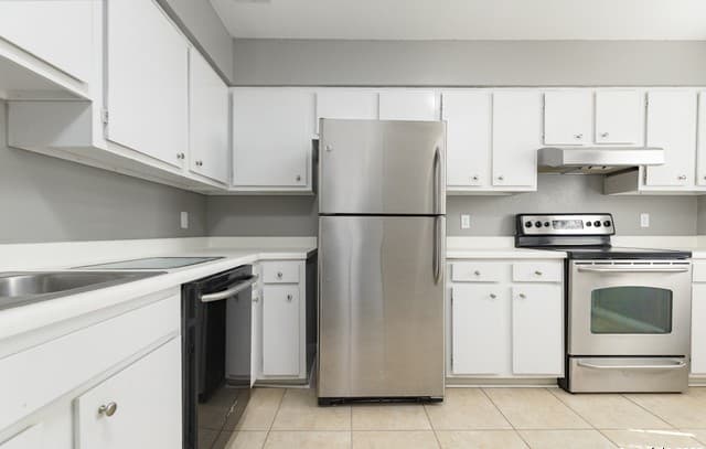 rental at 100  Lorenz Rd Unit 101 in San Antonio, TX — photo 3