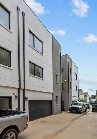rental at 222  E Courtland Pl Unit 1 in San Antonio, TX — photo 3
