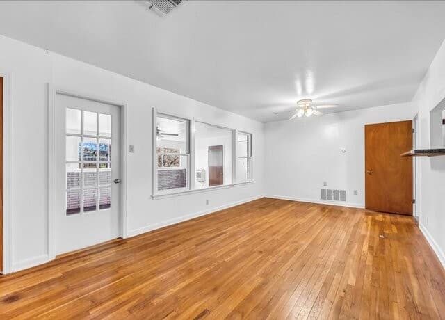 rental at 602  C Street in Floresville, TX — photo 4