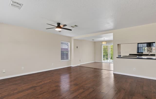 rental at 5012  Viking Coral in San Antonio, TX — photo 5