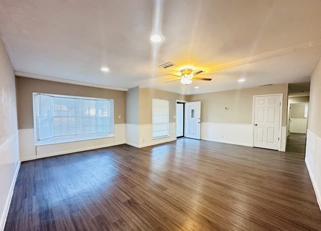rental at 10806  Lazy Oaks Dr in San Antonio, TX — photo 3