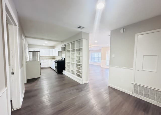 rental at 10806  Lazy Oaks Dr in San Antonio, TX — photo 5
