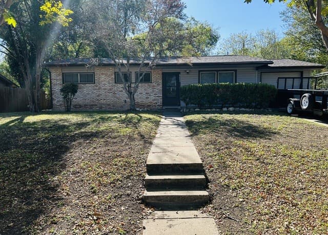 rental at 2914  Greenacres in San Antonio, TX — photo 1