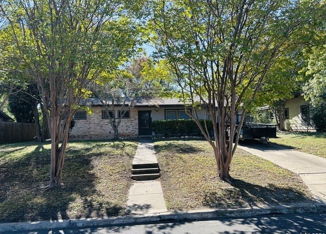 rental at 2914  Greenacres in San Antonio, TX — photo 2