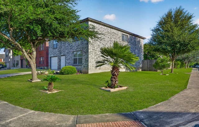 rental at 7702  Fairton Pl in Converse, TX — photo 3