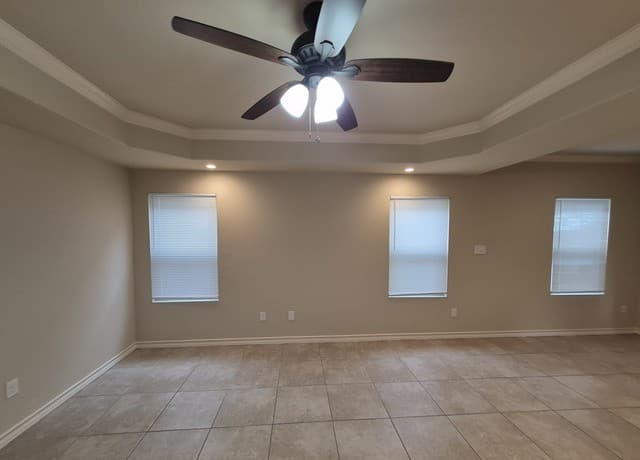 rental at 7034  Lakeview Dr. Unit 102 in San Antonio, TX — photo 2