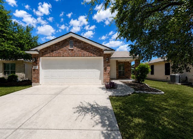 rental at 2121 Dorman Drive in New Braunfels TX
