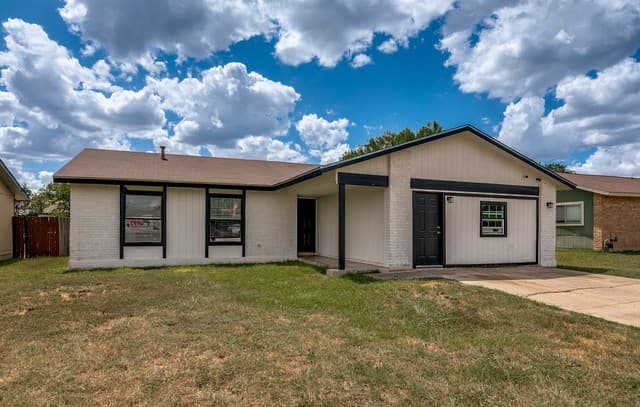 rental at 8939  Old Sky Harbor in San Antonio, TX — photo 2