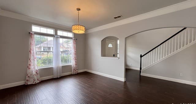 rental at 1042  Maltese Gdn in San Antonio, TX — photo 2