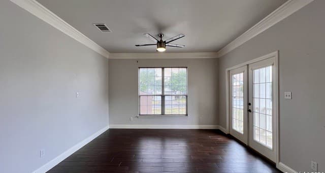rental at 1042  Maltese Gdn in San Antonio, TX — photo 3