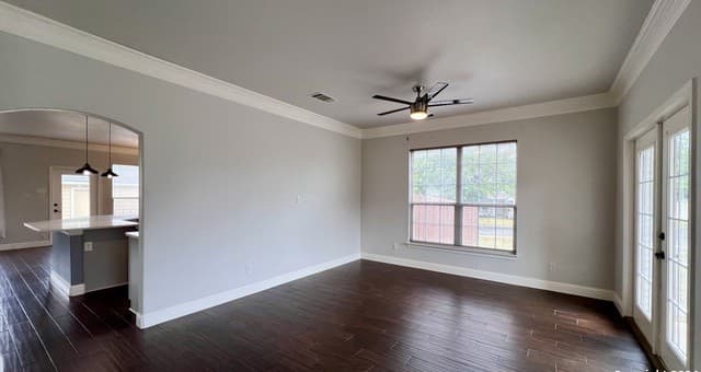 rental at 1042  Maltese Gdn in San Antonio, TX — photo 4