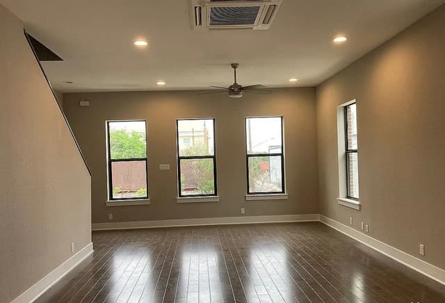 rental at 130 N Swiss Unit 101 in San Antonio, TX — photo 2