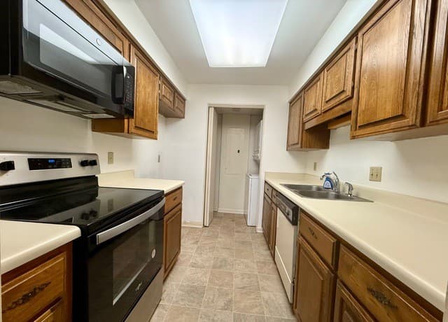 rental at 7701  Wurzbach Unit 601 in San Antonio, TX — photo 2