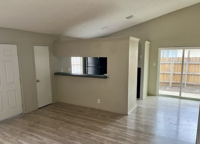 2-bedroom rental at 12233 Ridge Crown St in San Antonio, TX — photo 3