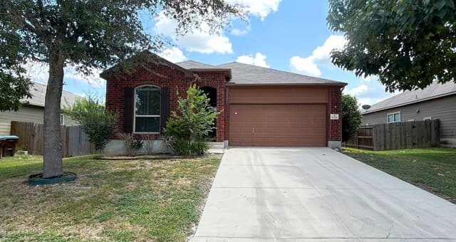 rental at 11226  Camp Creek Trl in San Antonio, TX — photo 2
