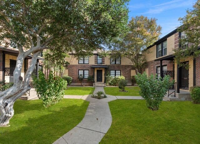 rental at 204 E Rosewood Avenue Unit 1 in San Antonio, TX — photo 1