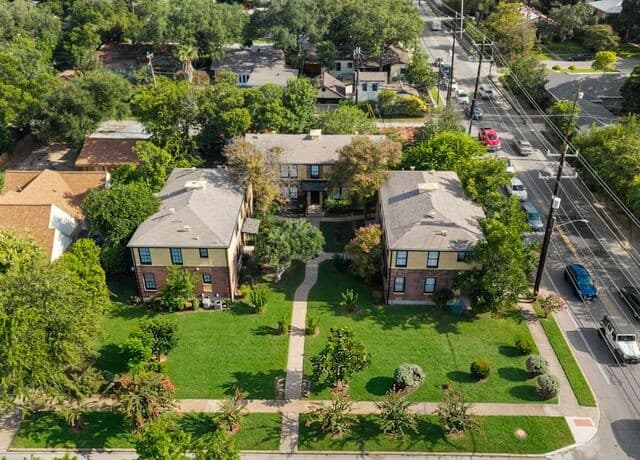 rental at 204 E Rosewood Avenue Unit 1 in San Antonio, TX — photo 2