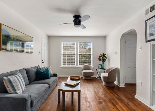 rental at 204 E Rosewood Avenue Unit 1 in San Antonio, TX — photo 4