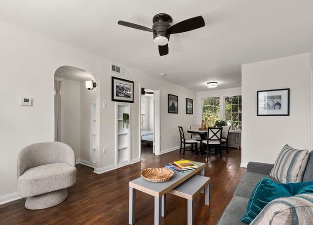 rental at 204 E Rosewood Avenue Unit 1 in San Antonio, TX — photo 5