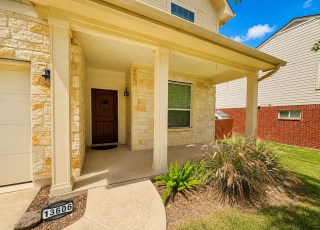rental at 13606  Welsford in Live Oak, TX — photo 3