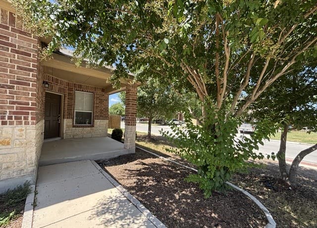 rental at 13438  Frio Parke in San Antonio, TX — photo 2