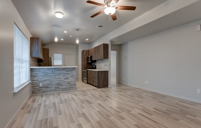 rental at 6626  Woodstock in San Antonio, TX — photo 3