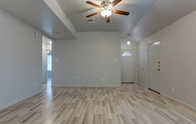 rental at 6626  Woodstock in San Antonio, TX — photo 4