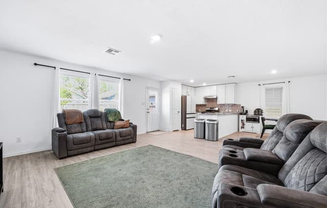 rental at 5443  Calton Bnd in San Antonio, TX — photo 2