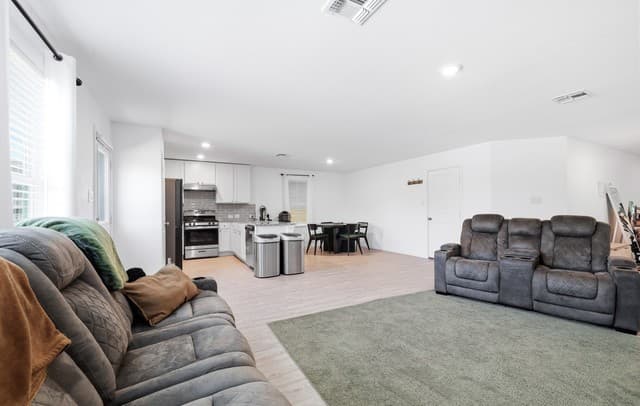 rental at 5443  Calton Bnd in San Antonio, TX — photo 3