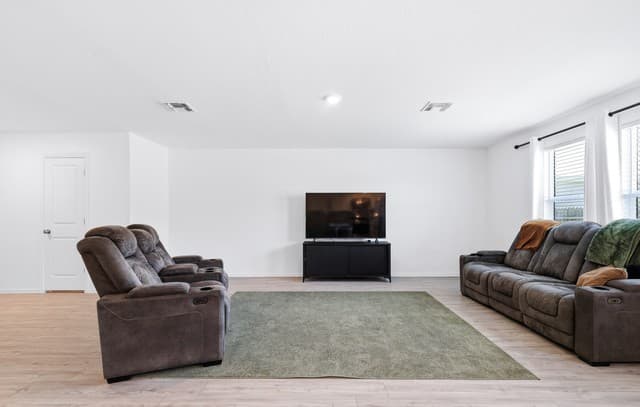 rental at 5443  Calton Bnd in San Antonio, TX — photo 4