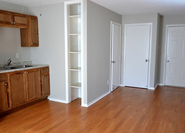 rental at 902 W Kings Hwy Unit 3 in San Antonio, TX — photo 2