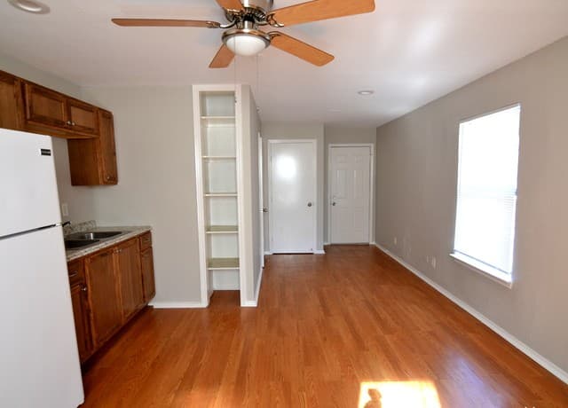 rental at 902 W Kings Hwy Unit 3 in San Antonio, TX — photo 3