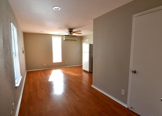 rental at 902 W Kings Hwy Unit 3 in San Antonio, TX — photo 4