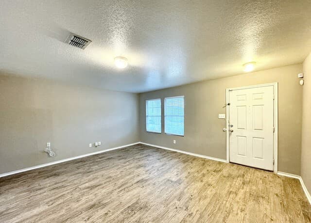 rental at 9926  Amber Ledge in San Antonio, TX — photo 4
