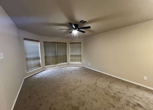 rental at 8952  Scarlet Creek in Universal City, TX — photo 3