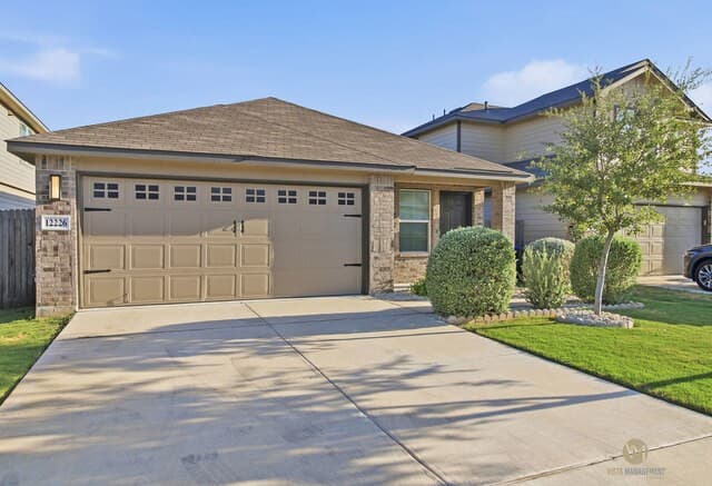 rental at 12226  Mulberry Crk in San Antonio, TX — photo 1