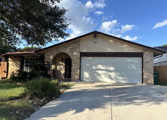 rental at 6850  Mickey Mantle Dr in San Antonio, TX — photo 2