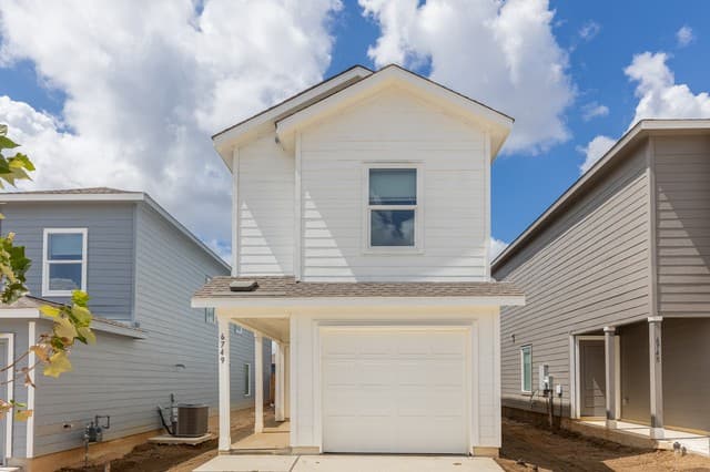 rental at 6749 Marble Rdg in Elmendorf TX