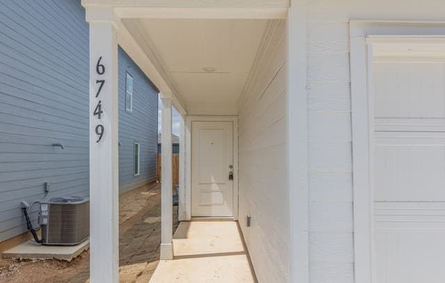 rental at 6749  Marble Rdg in Elmendorf, TX — photo 3