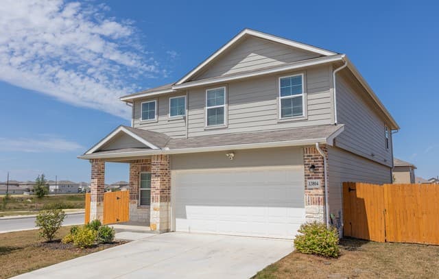 rental at 13804  Siltstone Loop in San Antonio, TX — photo 2