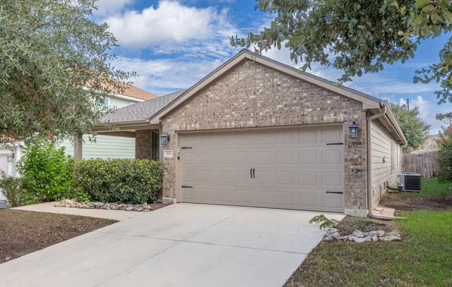 rental at 5815  Southern Knl in San Antonio, TX — photo 2