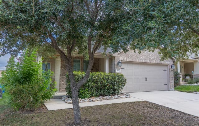 rental at 5815  Southern Knl in San Antonio, TX — photo 3