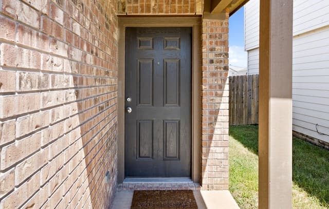 rental at 15214  Harbor Lndg in Von Ormy, TX — photo 2