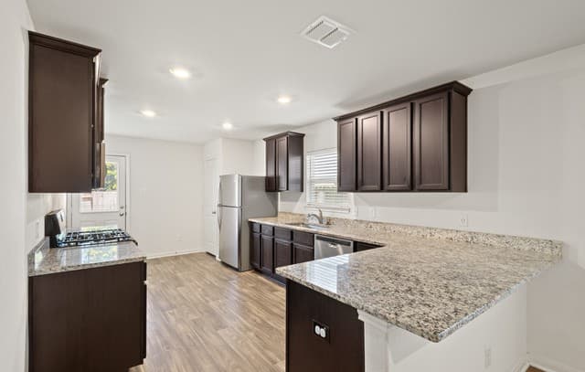 rental at 15214  Harbor Lndg in Von Ormy, TX — photo 4